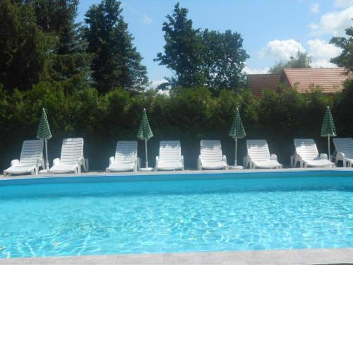 Wohnung direkt am See mit Klima, Garten und Pool