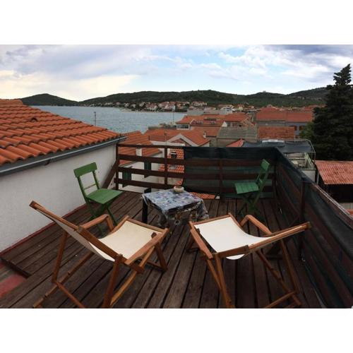 Wohnung In Betina Mit Terrasse