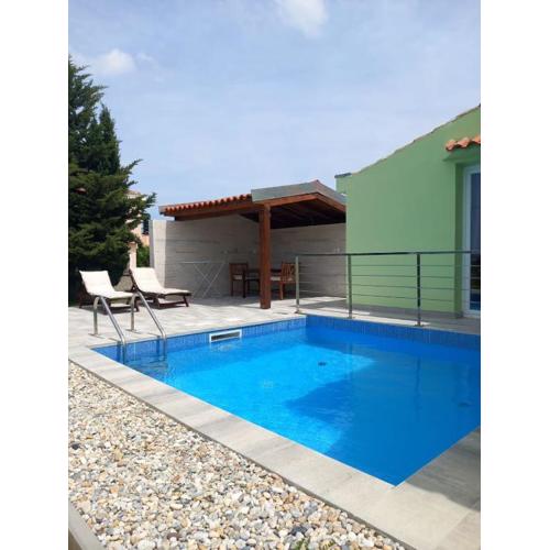 Wohnung In Ljubač Mit Großem Garten