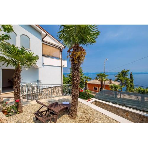Wohnung In Obrs Mit Kleiner Terrasse Und Meerblick