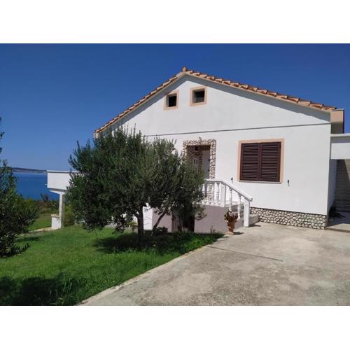 Wohnung In Rtina Mit Garten, Terrasse Und Grill