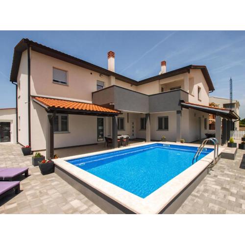 Wohnung Mit Grill, Pool Und Terrasse