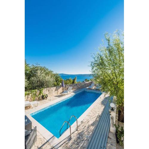 Wohnung Mit Großem Pool Und Meerblick