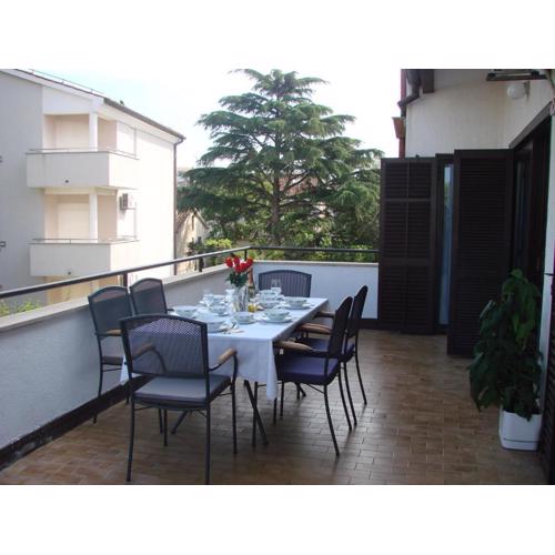 Wohnung Mit Großer Terrasse