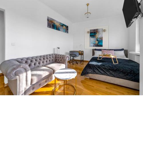 Wola 14th Floor Studio - Parking & Balcony - by Rentujemy
