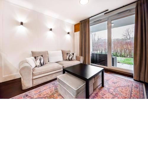 Wola Luxury Wooden Apartment
