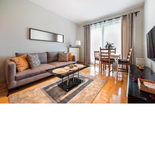 Wola Prime 2-bedroom Apartment
