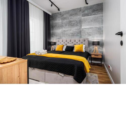 Wola Tower Deluxe Separate Bedroom with Free Garage - by Perfect Apart