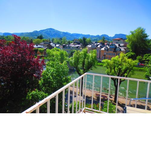 WOLKE, Apartment mit Balkon am Fluss,, Top-Lage