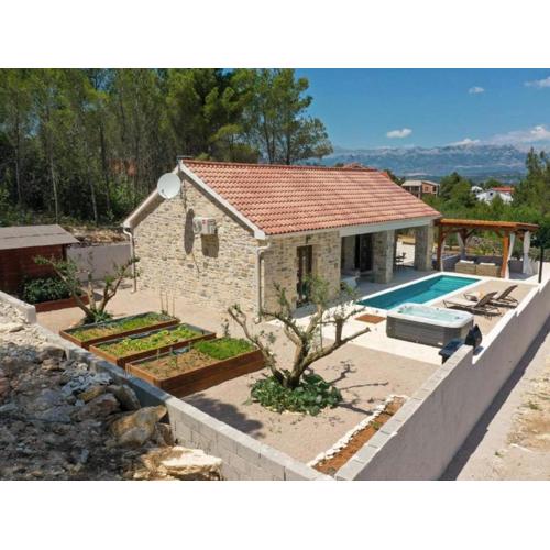Wonderful Holiday Home in Pridraga with Wellness