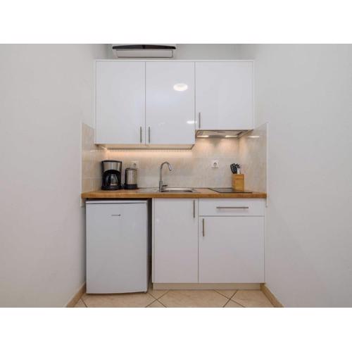 Wonderful Krk Island Stay Shared Pool, Grill Patio, and Nearby Beaches - Studio Apartment