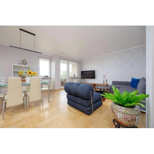Wooden Apartment Żytnia in Warsaw with Parking by Noclegi Renters