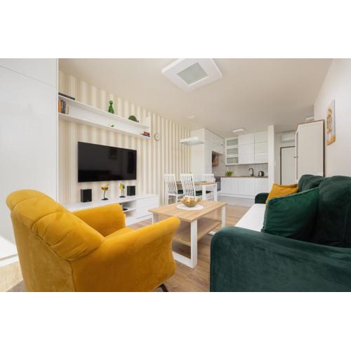 Woronicza Apartment by Solarento