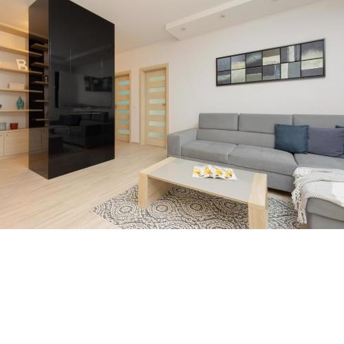 Woronicza Apartment with Balcony In Warsaw's Mokotów by Noclegi Renters