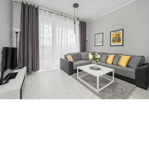 Wrocław Center Apartment Close to the Market and Park with Parking & Air Conditioning by Renters Prestige