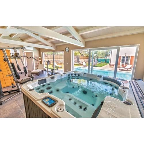 Wunderschönes Ferienhaus in Cukrići mit Privatem Pool