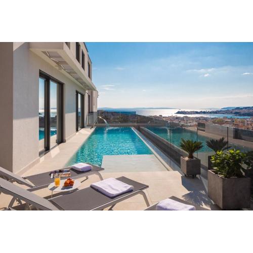 www VillaGoldenHill com