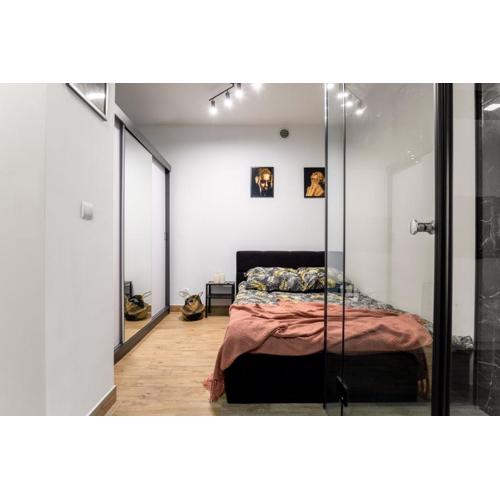 Wyjątkowy apartament z prysznicem pośrodku na wyjątkowe wieczory
