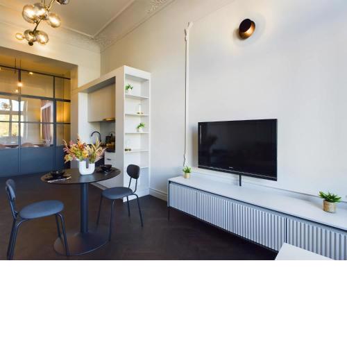 Wyjątkowy Apartament z Widokiem na Pałac Kultury by Noclegi Renters