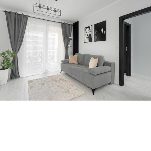 Wyjątkowy i Nowoczesny Apartament z Balkonem i Parkingiem by Noclegi Renters