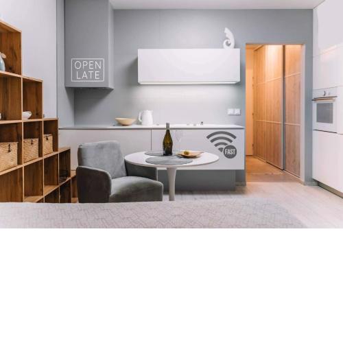 X3 Luxury OldTown Apt w Free Garage, Supermarket, FastWifi, Unlimited Music, Prime Video, Aircon