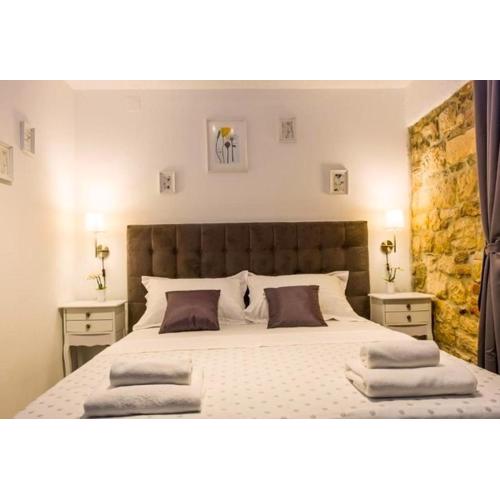 XIV Century Rooms