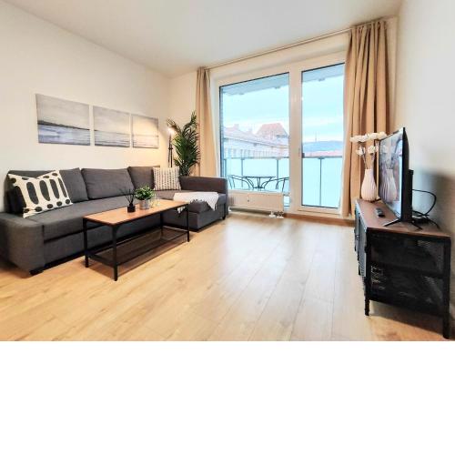 Yarn - brand new - free parking - balcony with city view - Central shopping mall