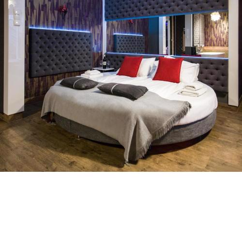Yourplace Romantic Apartment with private patio