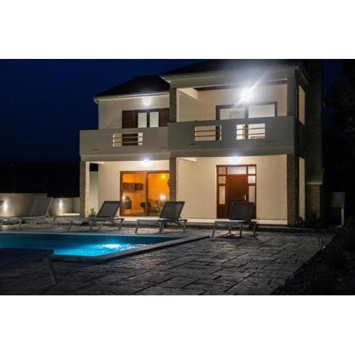 Zen Garden Villa with heated pool