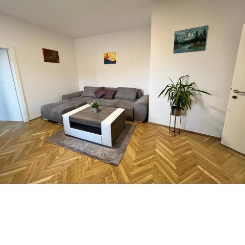 Zentrale Wohnung mit Parkplatz