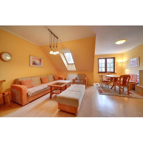 Żółty Apartament Sun Seasons 24 w Karpaczu z Balkonem by Noclegi Renters