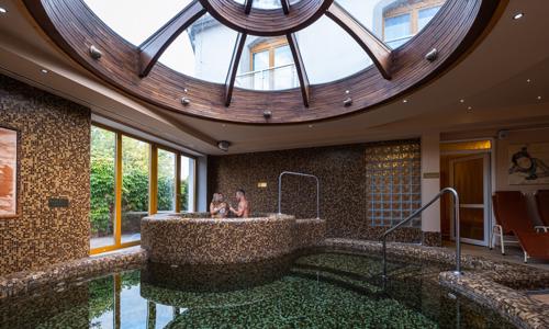 Balaton blízko jazera: Wellness Hotel Laroba **** s polpenziou a neobmedzeným wellness (bazén, vírivky, sauny)