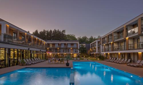 Baltské more len pár krokov od pláže: Saltic Resort & Spa Grzybowo s raňajkami + bazény, sauny a vírivky