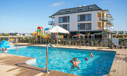 Baltské more: Prímorské letovisko len 700 m od piesočnatej pláže v Blu Apartments s polpenziou a wellness