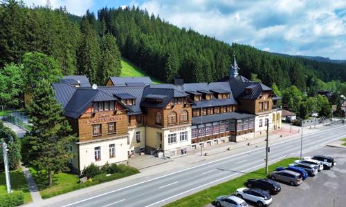 Beskydy: 3* Hotel Bauer s polpenziou, neobmedzeným wellness (bazén, vírivka, 3 sauny) a zľavovou kartou