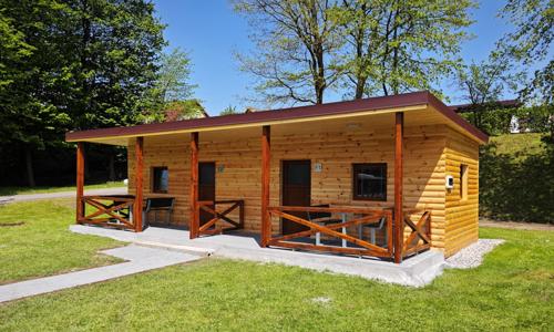 Beskydy neďaleko Chodníka Valaška a ski areálov: Pobyt v chatke v Campingu Rožnov pod Radhoštěm + raňajky