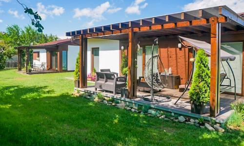 Beskydy v štýlovom apartmáne v Campingu Rožnov pod Radhoštěm s raňajkami a športovými možnosťami + bazén