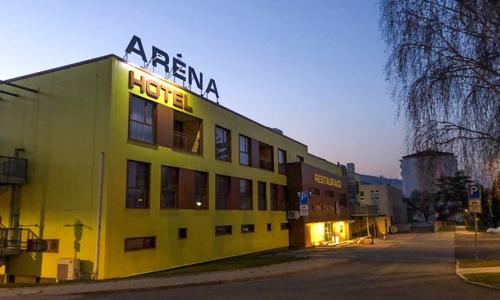 Biele Karpaty pre páry i rodiny v Hoteli Aréna *** s raňajkami či polpenziou a zľavou na burgre + dieťa zdarma