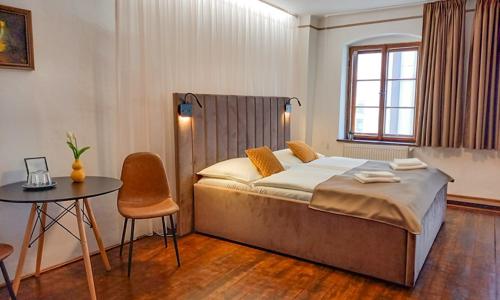 Český Krumlov: Pobyt priamo v historickom centre mesta v Hoteli Švamberský dům s raňajkami formou bufetu