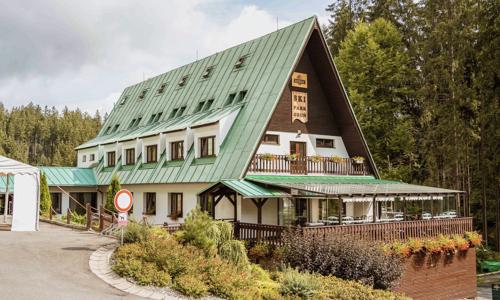CHKO Beskydy blízko Pustevien: Staré Hamry v Ski Parku Gruň s raňajkami a možnosťou využiť saunu / e-bicykle