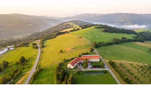 CHKO Biele Karpaty pri pamiatkach v Hoteli Kopanice **** s raňajkami alebo polpenziou a neobmedzeným wellness