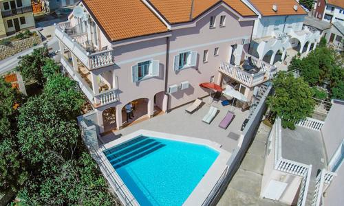 Chorvátsko: Letovisko Karlobag iba 250 m od pláže pre 4-7 osôb v Apartmánoch Kathy s vyhrievaným bazénom