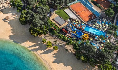 Chorvátsko pri pláži v Hoteli Sunny Makarska by Valamar *** s polpenziou a športovým vyžitím + dieťa zadarmo