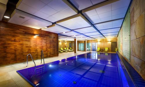 Dovolenka pri Brne v Golf Resorte Kaskáda **** s raňajkami, neobmedzeným wellness s bazénom a saunami