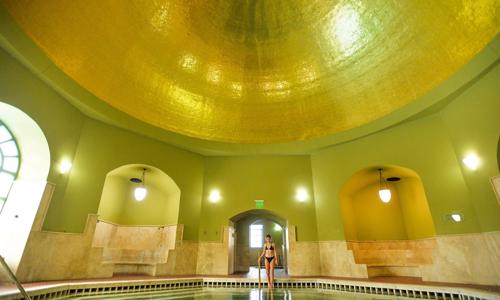 Eger v blízkosti termálov v Penzióne Indium City s raňajkami formou bufetu a vstupenkou do Tureckých kúpeľov