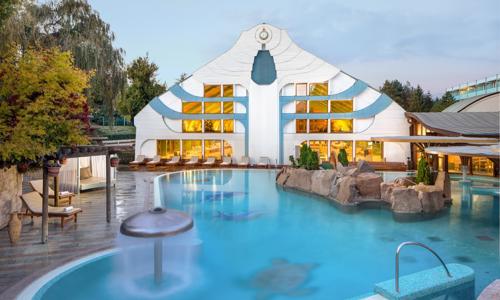 Hévíz: 4* NaturMed Hotel Carbona s polpenziou/plnou penziou a neobmedzeným termálnym wellness + masáž a drink