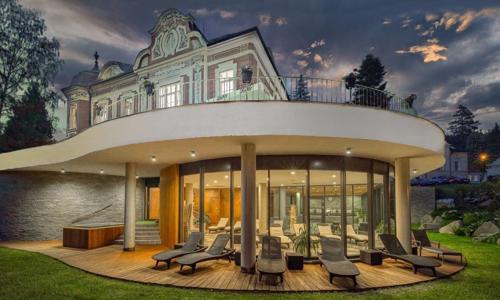 Jeseníky: Dovolenka v Hoteli Villa Regenhart **** s raňajkami/polpenziou a neobmedzeným bazénom + saunový svet