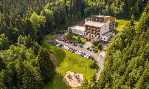 Jeseníky v Hoteli Kamzík *** s polpenziou a neobmedzeným wellness s bazénom a 7 saunami + športové vyžitie