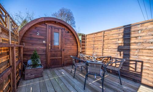 Jeseníky v obytnom sude: Penzión Stonožka s polpenziou, bazénom a privátnou saunou či vírivkou + pivný kúpeľ