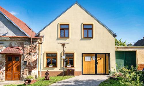 Južná Morava: Valtice iba 550 m od zámku v Penzióne Alenka s raňajkami, degustáciou vína a welcome drinkom